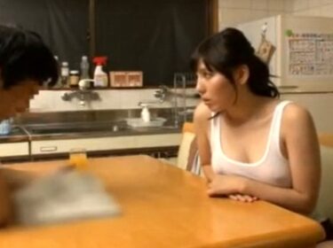 風呂上りで乳首を透かして誘ってくる巨乳娘！オナニー中のチンポを自ら咥えて逆レ●プ